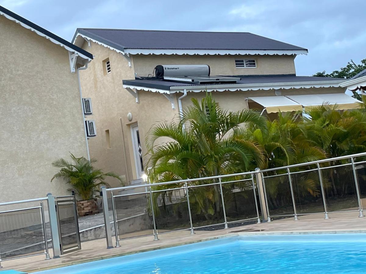 Les Villas Sarah Le Moule Buitenkant foto